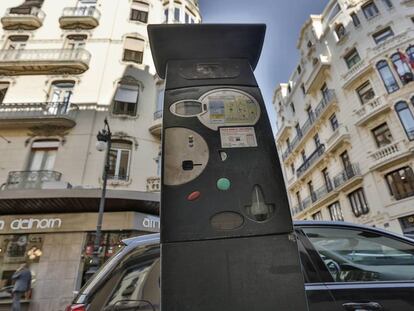 Un parquímetro del servicio de estacionamiento de la ORA de Valencia. 