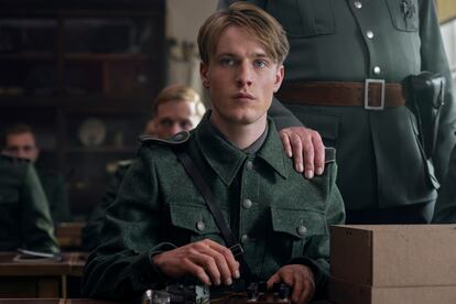 Louis Hofmann, protagonista de 'La luz que no puedes ver'.