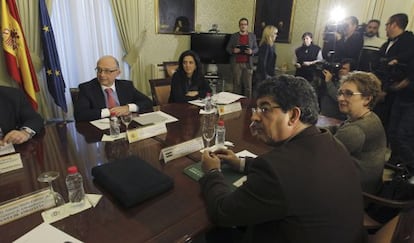 Reunión entre la Junta y el Ministerio de Hacienda.