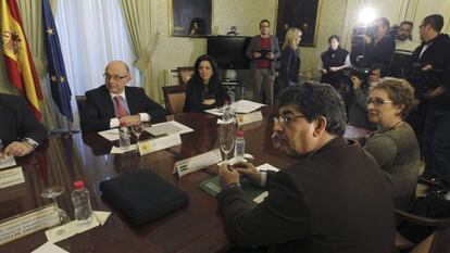 Reunión entre la Junta y el Ministerio de Hacienda.