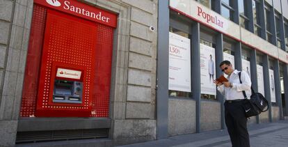 Sucursales del Banco Santander y del Banco Popular.