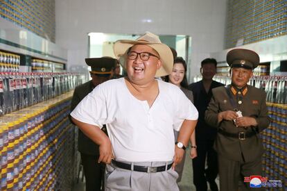 El líder norcoreano durante su visita a una fábrica en Corea del Norte.