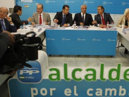 Javier Arenas en la reuni&oacute;n mantenida con los alcaldes de su partido, el pasado octubre.