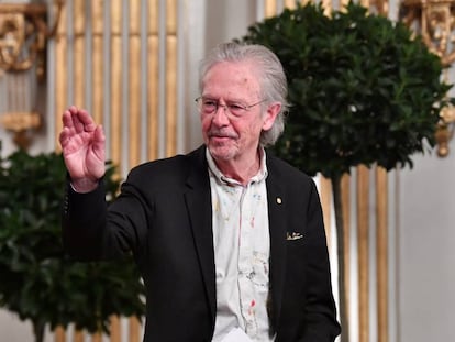 Peter Handke en Estocolmo tras pronunciar su discurso en la Academia Sueca. 