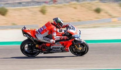 El piloto español de Moto GP Jorge Lorenzo durante la sesión clasificatoria celebrada en el circuito de Motorland Aragón,