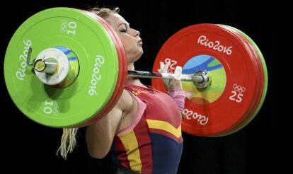 Lydia Valentín durante la final de halterofilia.