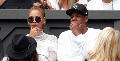 Beyoncé y Jay Z viendo con pose interesante a la tenista Serena Williams.