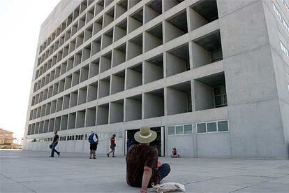 El cubo de la sede central de Caja de Granada, obra del arquitecto Alberto Campo Baeza.