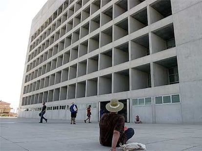 El cubo de la sede central de Caja de Granada, obra del arquitecto Alberto Campo Baeza.