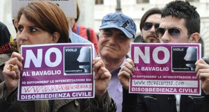 Una protesta contra la <i>ley mordaza,</i> en el centro de Roma.