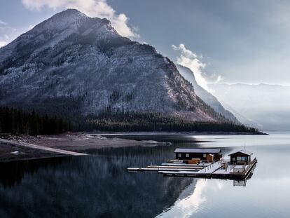  Lago Minnewanka (Canadá). 