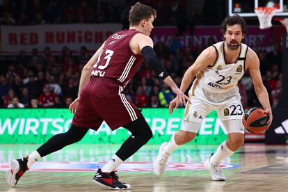 Sergio Llull en acción durante el partido de Euroliga entre el Real Madrid y el Bayern.