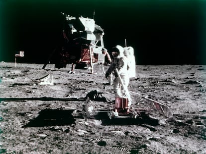 El astronauta Buzz Aldrin y el módulo lunar Apolo 11 en la superficie lunar