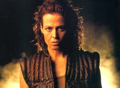 La actriz Sigourney Weaver, en su papel de teniente Ripley, en la película <i>Alien</i>.