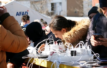 Extension cords for charging mobile phones, in Islahiye.