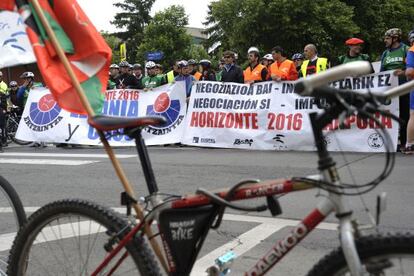 Momento de la protesta convocada por los sindicatos de la Ertzaintza en protesta por sus condiciones laborales.