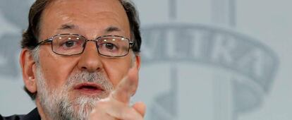 El presidente del gobierno Mariano Rajoy, durante su comparecencia ante los medios de comunicación este viernes en el Palacio de la Moncloa.