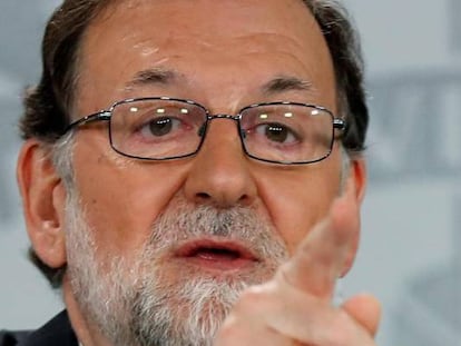 El presidente del gobierno Mariano Rajoy, durante su comparecencia ante los medios de comunicaci&oacute;n este viernes en el Palacio de la Moncloa.