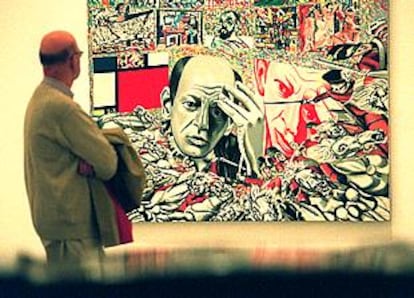 Un aspecto de la exposición en el Guggenheim Bilbao con la obra <b></b><i>El origen de Jackson Pollock</i> (1967), de Erró.