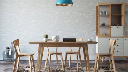 Un conjunto de sillas de madera para el comedor o el salón. GETTY IMAGES