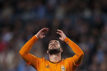 Isco se lamenta durante el partido ante el Málaga.