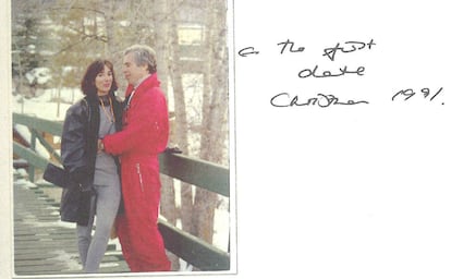 Foto incluida en el libro que muestra la primera cita entre Epstein y Maxwell en 1991.