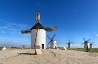 Molinos en Campo de Criptana, donde tuvo lugar el pasaje más conocido de la novela.