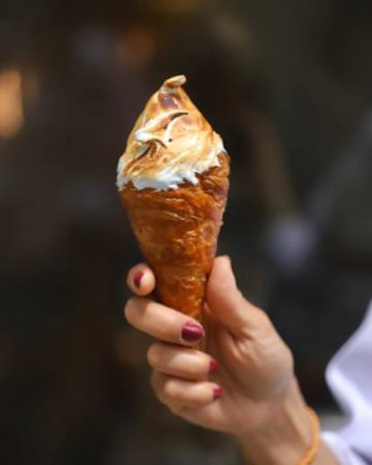 Croissant en forma de con de 'lemon pie' de L'Atelier.