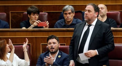 Oriol Junqueras (r) speaking in Congress in a file photo.