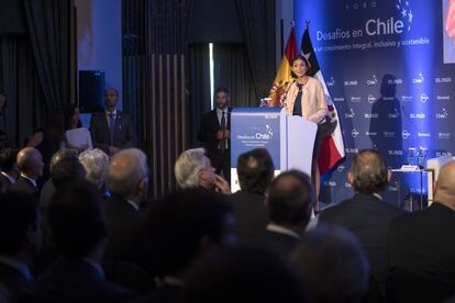 María Reyes Maroto, ministra de Industria, Comercio y Turismo durante la inauguración del foro 'Desafíos en Chile'.