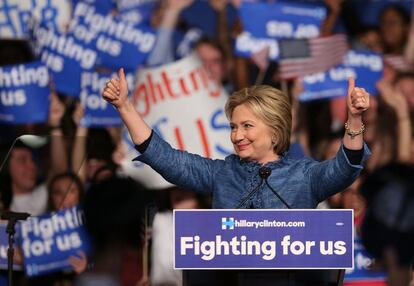La demócrata Hillary Clinton celebra su triunfo en Florida, Ohio y Carolina del Norte.