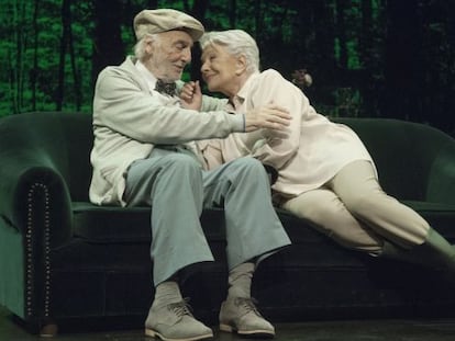 Héctor Alterio y Lola Herrea, en la obra 'En el estanque dorado'.