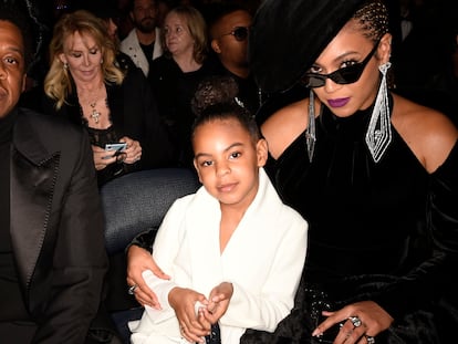 Jay-Z y Beyoncé, junto a su hija, Blue Ivy, en los Grammy de 2018 en Nueva York.