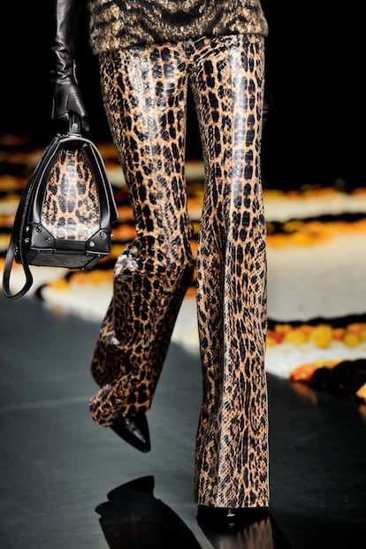 Los leopardos estampados sobre piel de serpiente de Roberto Cavalli.