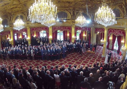 François Hollande pronuncia su discurso de investidura en el palacio del Elíseo ante los representantes institucionales del país.