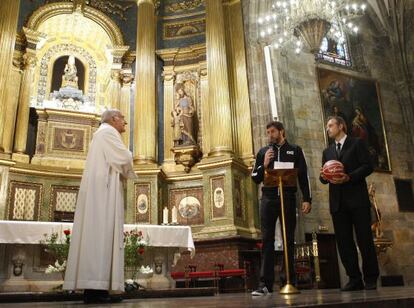 Ofrenda del Bilbao Basket en la basílica de Begoña.