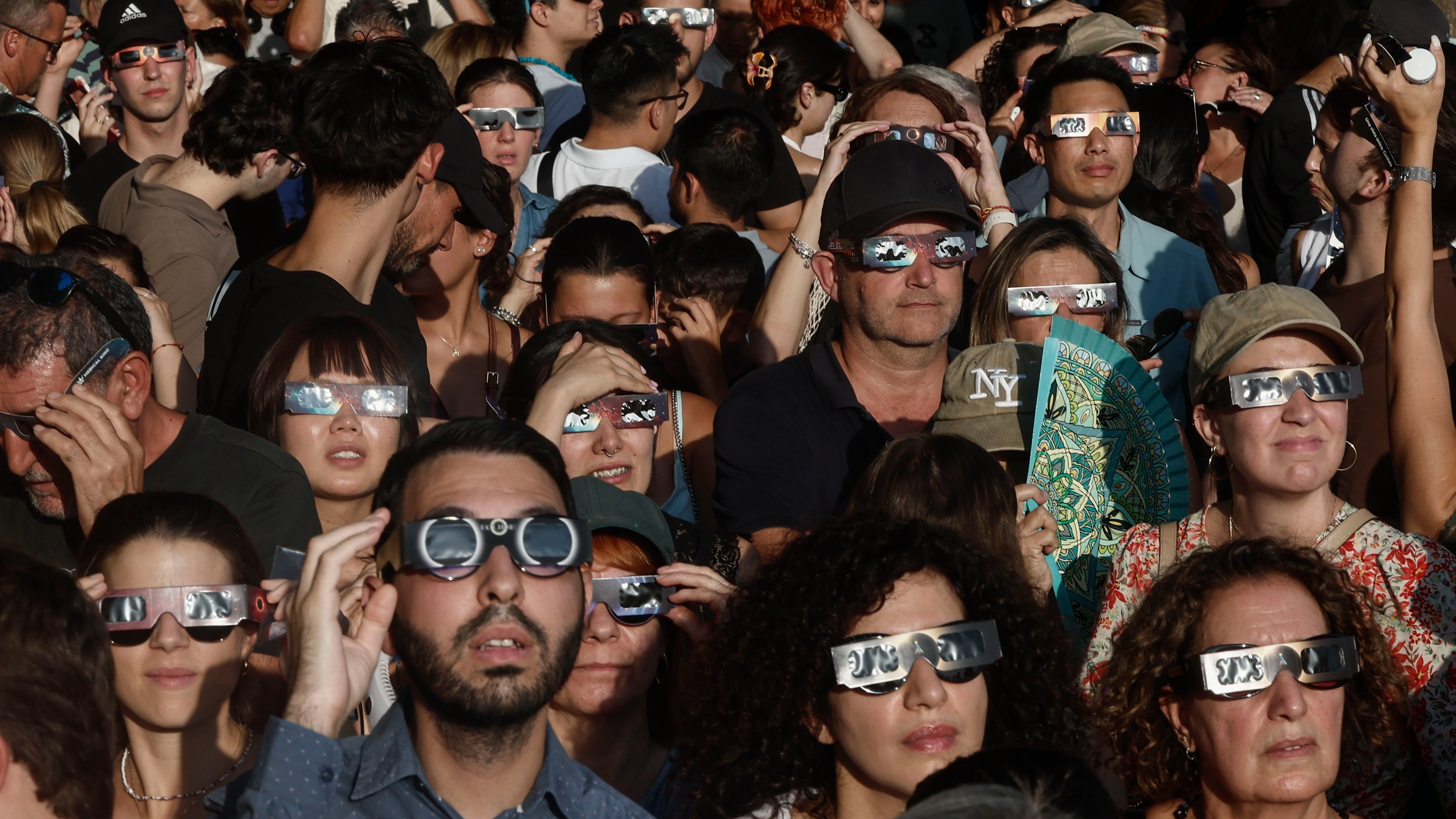 Las consultas en urgencias oftalmológicas aumentaron por el eclipse, pero sin apenas casos graves: “Los daños no causan dolor o irritación”
