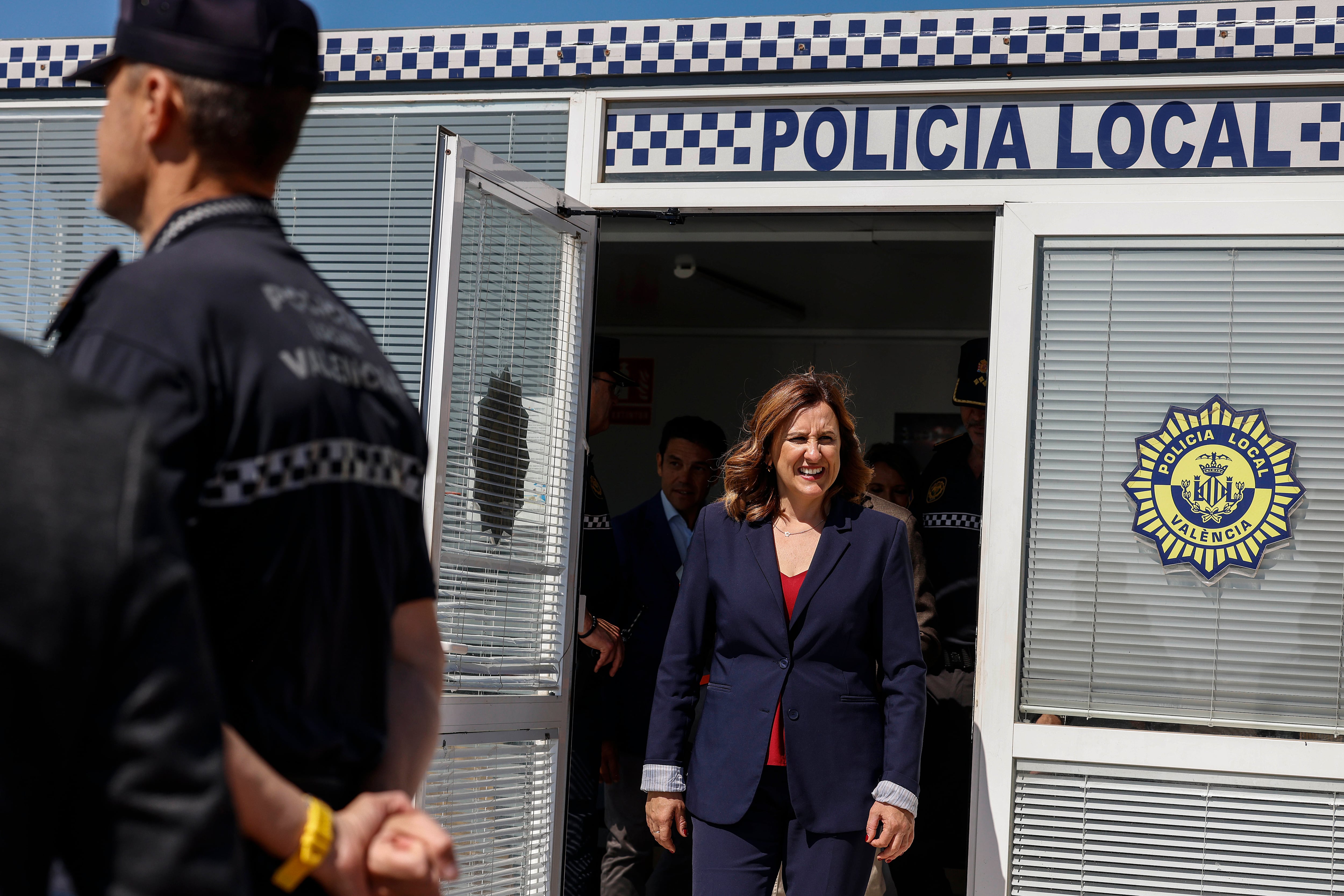 El Ayuntamiento de Valencia no cerrará inmediatamente los restaurantes de la Marina con la licencia expirada Publicado por Últimas noticias: la última hora de hoy en EL PAÍS