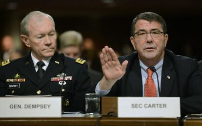 Ashton Carter, a la derecha, en febrero de 2013.