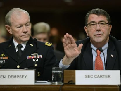 Ashton Carter, a la derecha, en febrero de 2013.