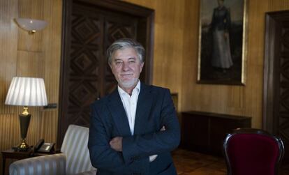 Santisteve al seu despatx, a principis de maig.