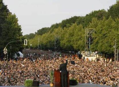El candidato demócrata a la presidencia de EE UU, Barack Obama, durante el discurso que pronunció en Berlín ante 200.000 personas.