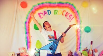 El cantante islandés Snævar Njáll Albertsson, alias 'Dad Rocks'.