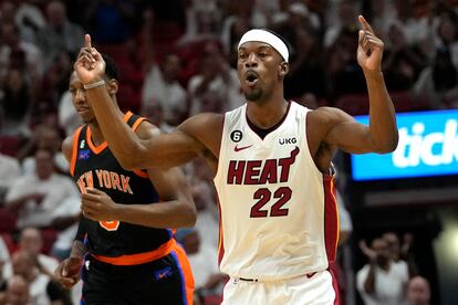 Jimmy Butler celebra un triple en el partido de este lunes.