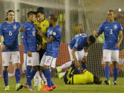 Enfrontament entre Neymar i Murillo, al partit Brasil-Colòmbia.