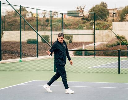 Toni Nadal en las instalaciones de la Rafa Nadal Academy en Manacor (Mallorca), un centro de alto rendimiento de tenis para jóvenes impulsado por su sobrino.