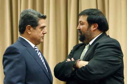 Federico Trillo (PP), a la izquierda, y el ministro de Justicia, Francisco Caamaño.