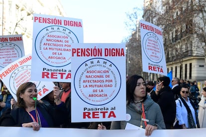 Manifestación convocada por la Asociación Libre de Abogadas y Abogados (ALA), para demandar una jubilación justa y una dignificación del turno de oficio.