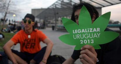 Partidarios de la legalizaci&oacute;n de la marihuana, en Montevideo.