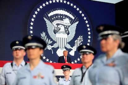 Donald Trump, durante su discurso en el monte Rushmore. “En nuestras escuelas, nuestras redacciones, hasta en nuestros consejos de administración hay un nuevo fascismo de extrema izquierda que pide lealtad absoluta. Si no hablas su idioma, no practicas sus rituales, recitas sus mantras y sigues sus mandamientos, serás censurado, perseguido y castigado”, dijo el republicano ante un público entregado.